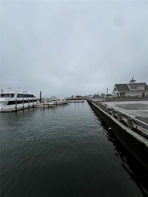 Exterior, Lake