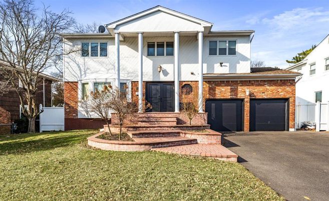 Attached, Exterior, Facade, Brick Facade, Split Level