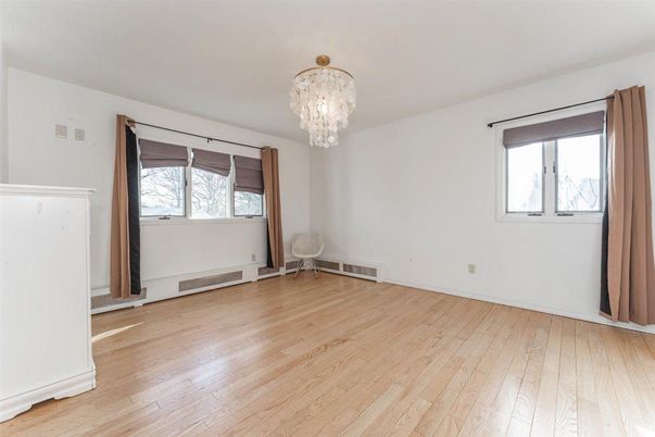 Chandelier, Empty room, Interior, Wood Texture Flooring