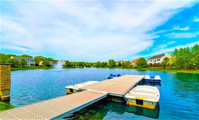 Exterior, Lake