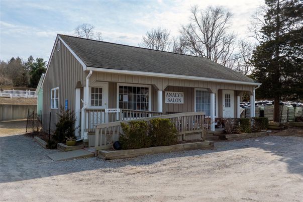 Exterior, Facade, Farmhouse