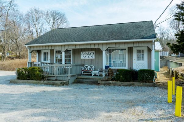 Exterior, Facade, Cape Cod