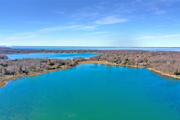 Exterior, Lake