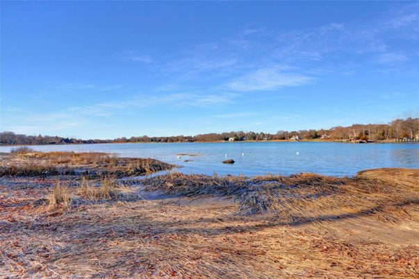 Exterior, Lake