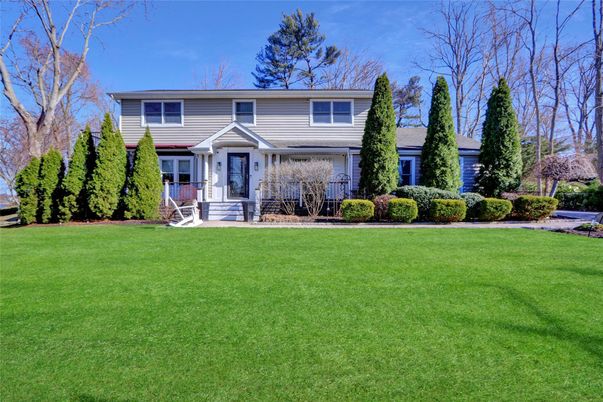 Exterior, Facade, Brick Facade, Raised Ranch