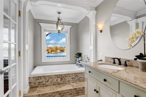 Bathroom, Interior, Pendant Lights, Water