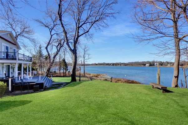 Exterior, Lake