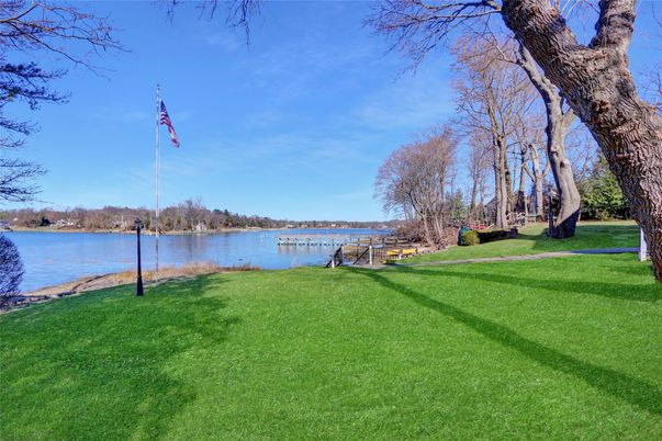 Exterior, Lake