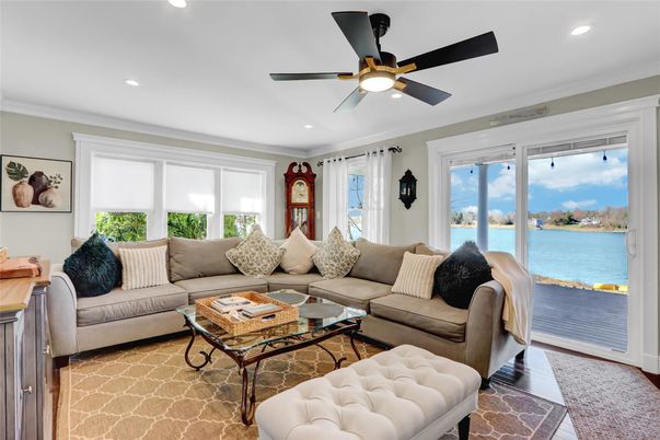 Interior, Living room, Recessed Lighting, Water