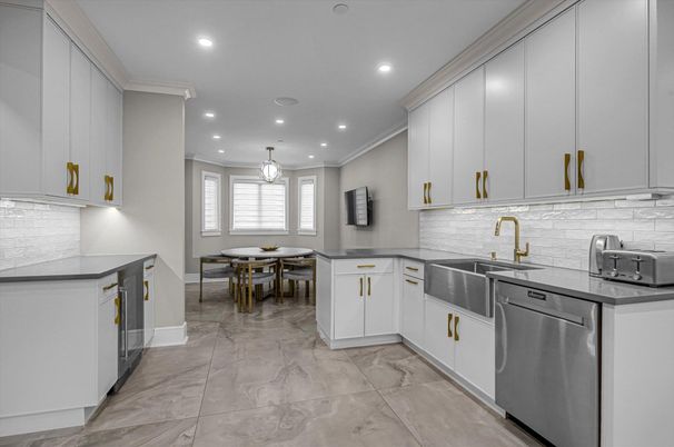 Dining room, Interior, Kitchen, Pendant Lights, Recessed Lighting, Stainless Steel Appliances