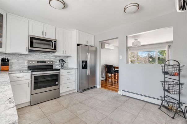 Dining room, Interior, Kitchen, Stainless Steel Appliances, Wood Texture Flooring