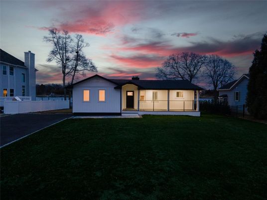 Backyard, Exterior, Facade, Farmhouse