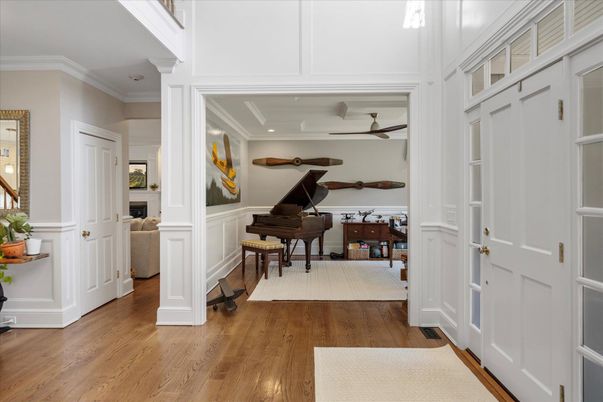 Interior, Piano, Recessed Lighting, Wood Texture Flooring