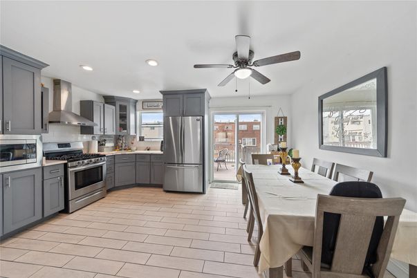 Dining room, Interior, Kitchen, Recessed Lighting, Stainless Steel Appliances