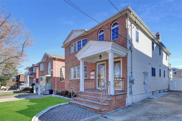 Exterior, Facade, Brick Facade, Queen Anne Victorian