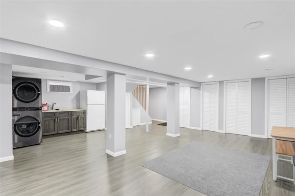 Interior, Recessed Lighting, Washer, Wood Texture Flooring