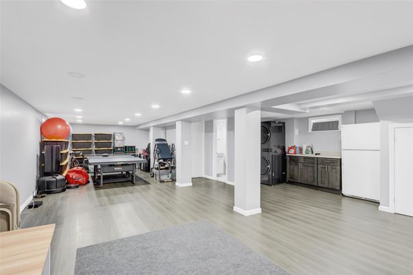 Fitness Equipment, Interior, Recessed Lighting, Wood Texture Flooring