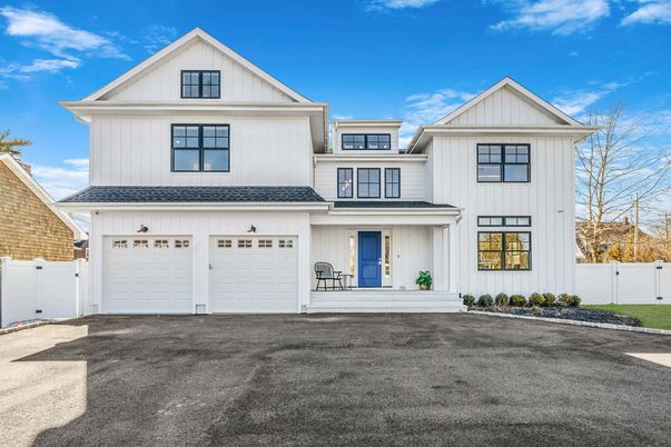 Attached, Exterior, Facade, Farmhouse