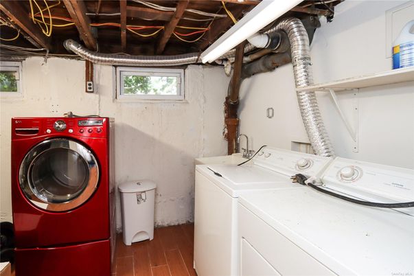 Interior, Utility Closets, Washer, Wood Texture Flooring