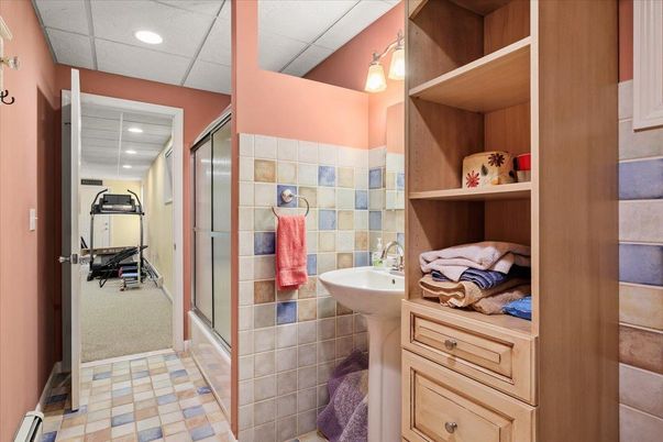 Bathroom, Interior, Recessed Lighting