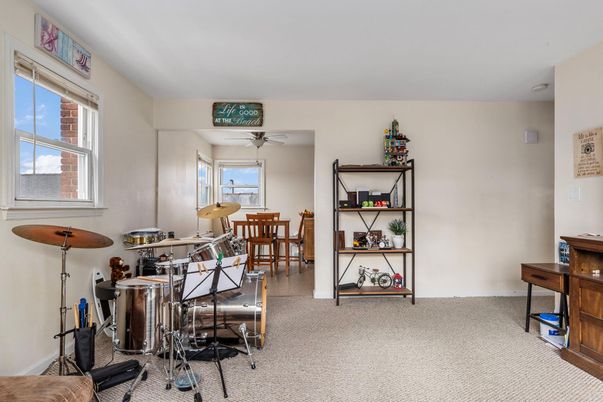 Home Office, Interior