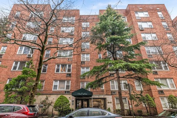 Exterior, Facade, Brick Facade, Rowhouse