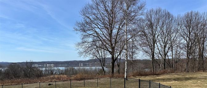 Exterior, Lake