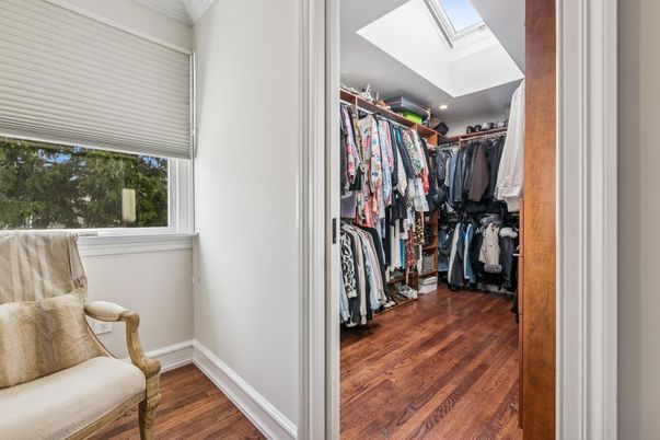 Interior, Walk-in Closets, Wood Texture Flooring