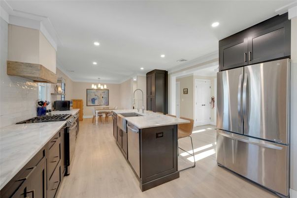 Chandelier, Dining room, Interior, Kitchen, Recessed Lighting, Stainless Steel Appliances, Wood Texture Flooring