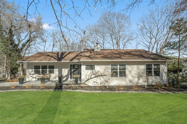 Exterior, Facade, Ranch