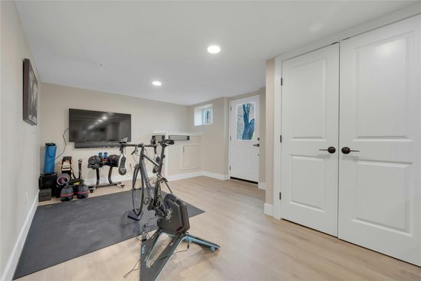 Fitness Equipment, Interior, Recessed Lighting, Wood Texture Flooring