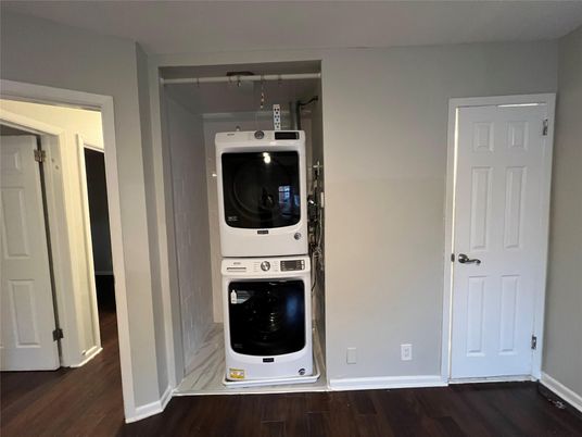Interior, Utility Closets, Washer, Wood Texture Flooring