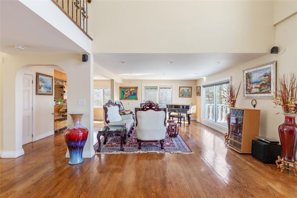Interior, Living room, Piano, Recessed Lighting, Wood Texture Flooring