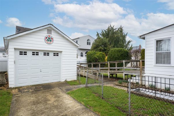 Detached Garage, Exterior