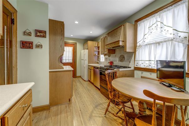 Dining room, Interior, Kitchen, Recessed Lighting, Wood Texture Flooring