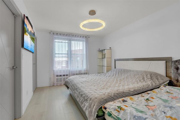 Bedroom, Interior, Pendant Lights, Wood Texture Flooring