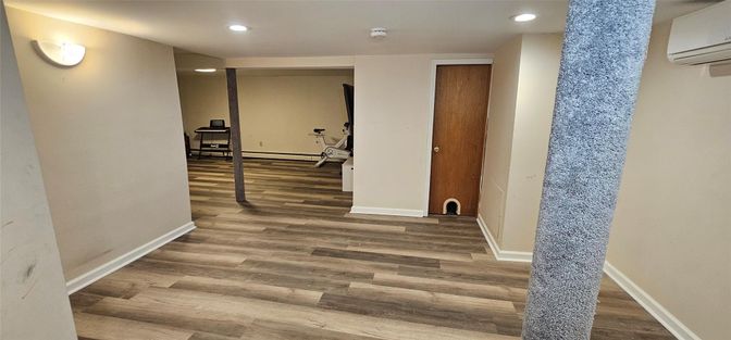 Fitness Equipment, Interior, Recessed Lighting, Wood Texture Flooring