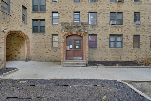 Exterior, Facade, Brick Facade, Rowhouse