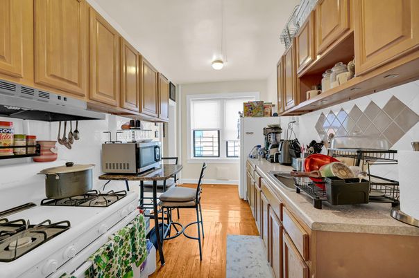 Dining room, Interior, Kitchen, Pendant Lights, Wood Texture Flooring