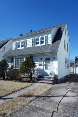 Exterior, Facade, Farmhouse