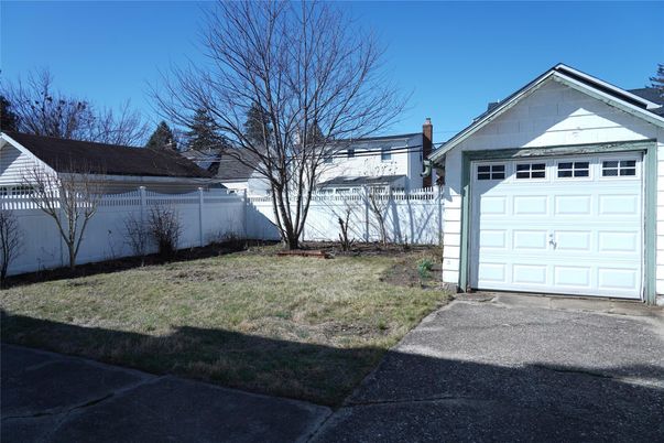 Detached Garage, Exterior