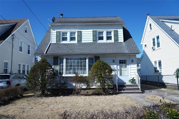 Exterior, Facade, American Foursquare