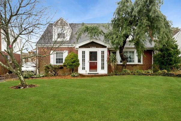 Exterior, Facade, Brick Facade, Cape Cod