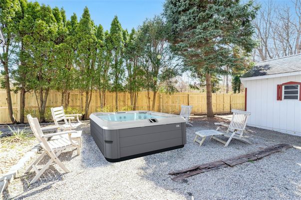 Exterior, Hot Tub