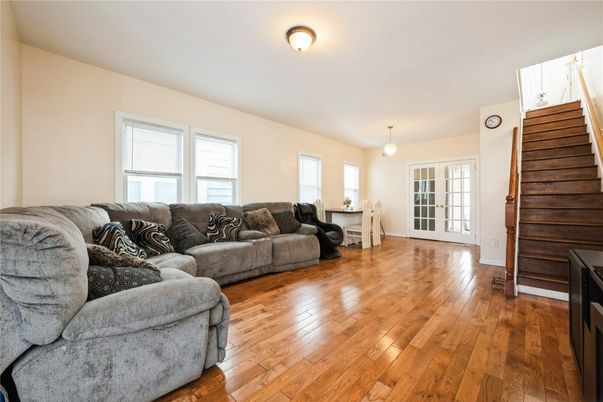 Interior, Living room, Pendant Lights, Wood Texture Flooring