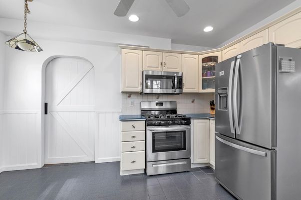 Interior, Kitchen, Pendant Lights, Recessed Lighting, Stainless Steel Appliances