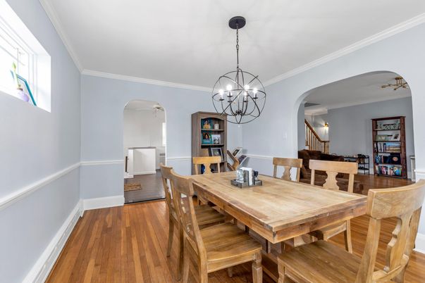 Chandelier, Dining room, Interior, Pendant Lights, Piano, Wood Texture Flooring