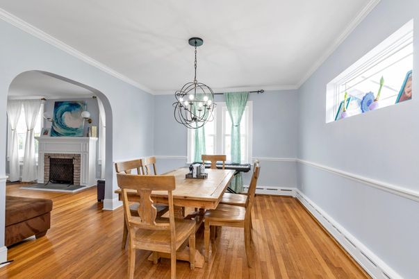 Chandelier, Dining room, Fireplace, Interior, Wood Texture Flooring
