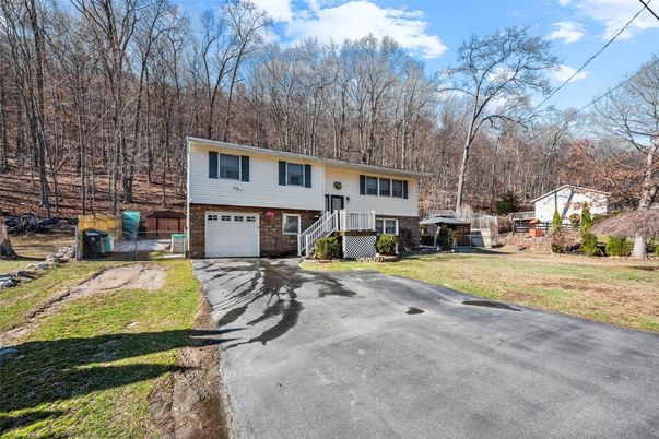 Attached, Exterior, Facade, Brick Facade, Raised Ranch