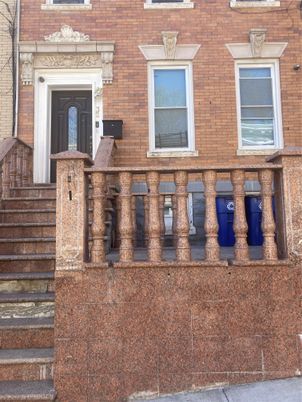 Exterior, Facade, Brick Facade, Rowhouse